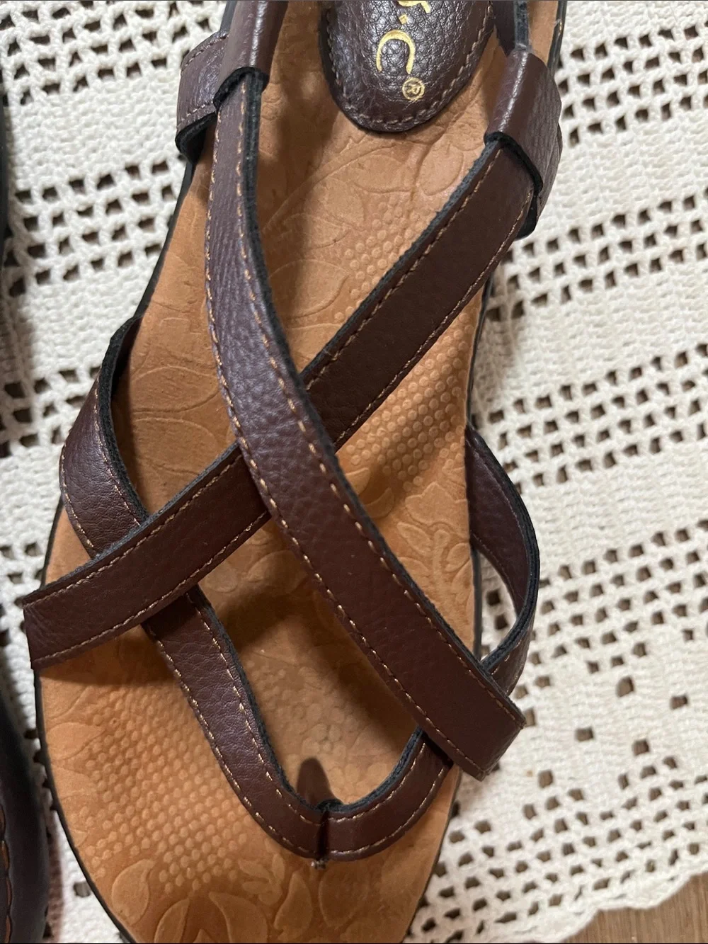 b.o.c. Brown Leather-Look Crossover Strap Sandals women’s size 8